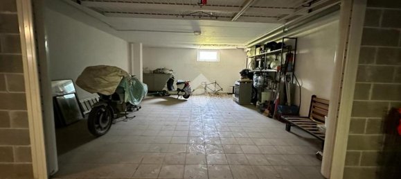 2 rooms Garage in Sarzana, Italy No. 74460 3