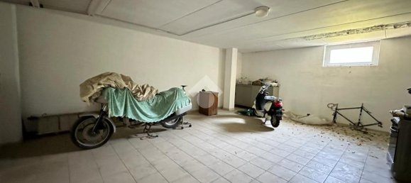 2 rooms Garage in Sarzana, Italy No. 74460 4