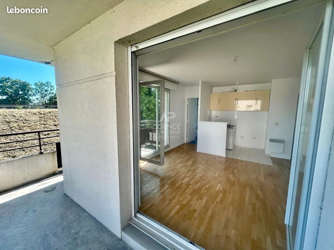 Studio in Carrieres-sous-Poissy, France No. 143542