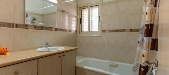 3 bedrooms Villa in Limassol, Cyprus No. 10230 17