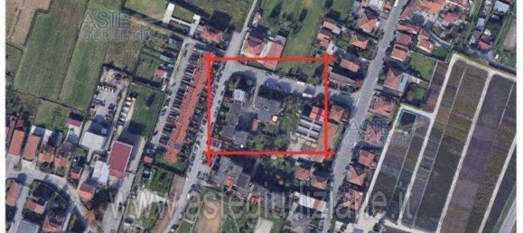 5 rooms Apartment in Agliana, Italy No. 41435 11