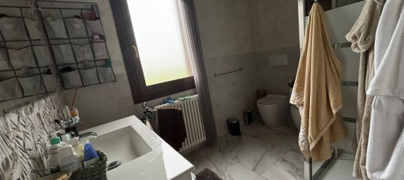 4 bedrooms Apartment in Mirandola, Italy No. 347843 8