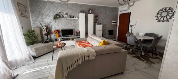 4 bedrooms Apartment in Mirandola, Italy No. 347843 2