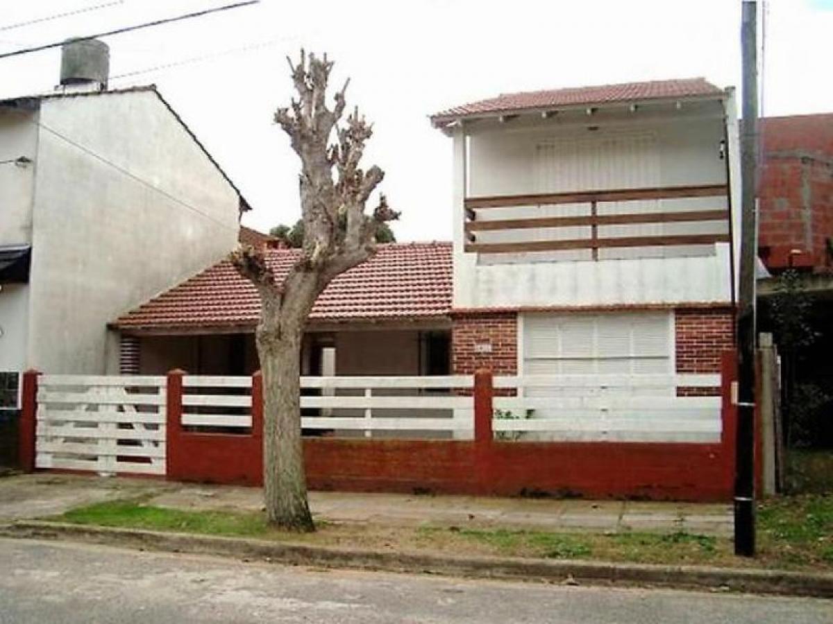 2 bedrooms House in Mar del Plata, Argentina No. 85740