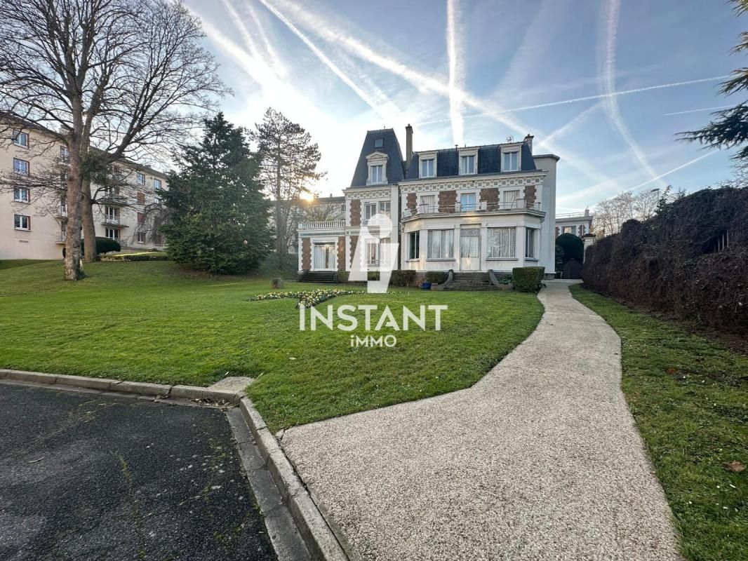 2 bedrooms Apartment in Creteil, France No. 124136