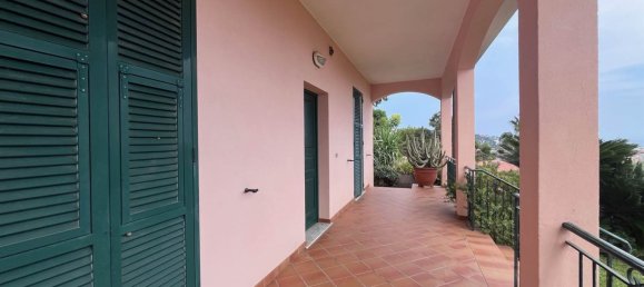 8 rooms Villa in Ventimiglia, Italy No. 170135 2