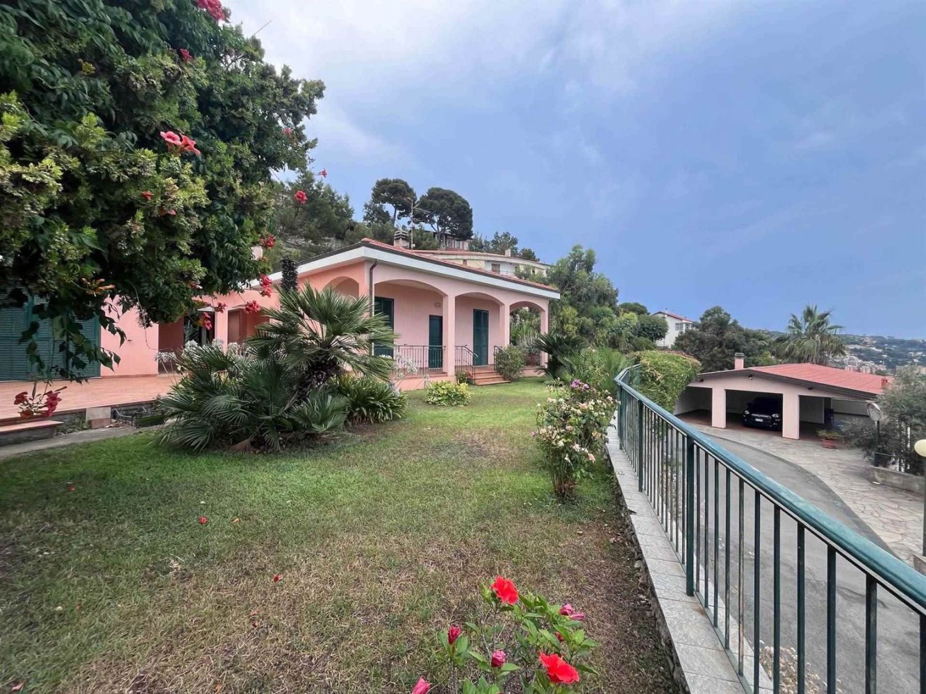8 rooms Villa in Ventimiglia, Italy No. 170135