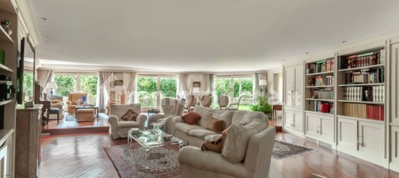 4 bedrooms Apartment in Rome, Italy No. 375457 2