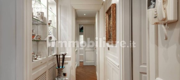 4 bedrooms Apartment in Rome, Italy No. 375457 10