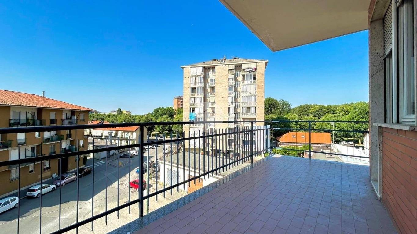 3 bedrooms Apartment in Turin, Italy No. 315355