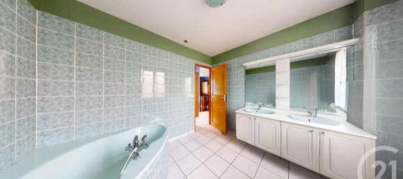 5 غرف نوم منزل في Le Bourget, France رقم 292014 13