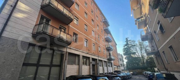 3 rooms Apartment in Bergamo, Italy No. 229999 2