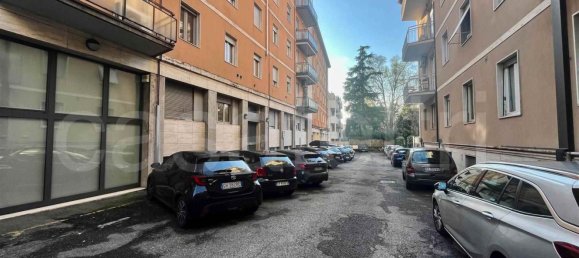 3 rooms Apartment in Bergamo, Italy No. 229999 5