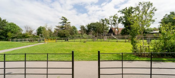 3 bedrooms House in Bournemouth, United Kingdom No. 1042 43