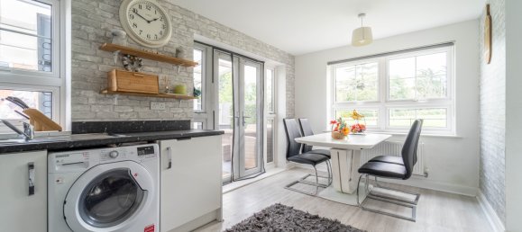 3 bedrooms House in Bournemouth, United Kingdom No. 1042 3