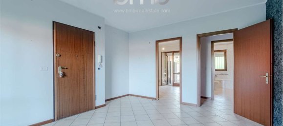 6 bedrooms Apartment in Volpiano, Italy No. 375210 7