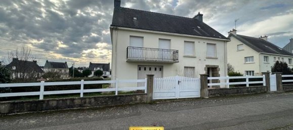 Villa de 3 dormitorios en Plouay, France No. 194146 2