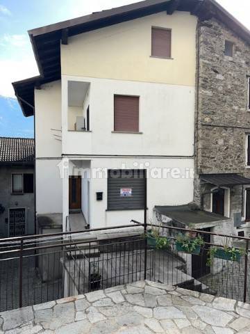 4 bedrooms Villa in Buglio in Monte, Italy No. 87288