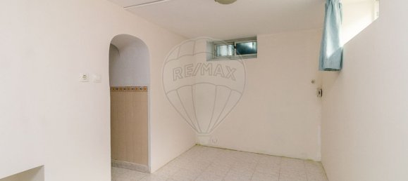 3 bedrooms House in Lisbon, Portugal No. 28830 4