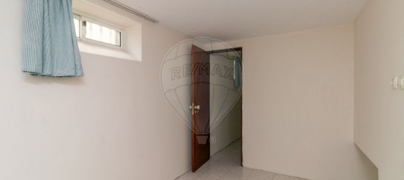 3 bedrooms House in Lisbon, Portugal No. 28830 2