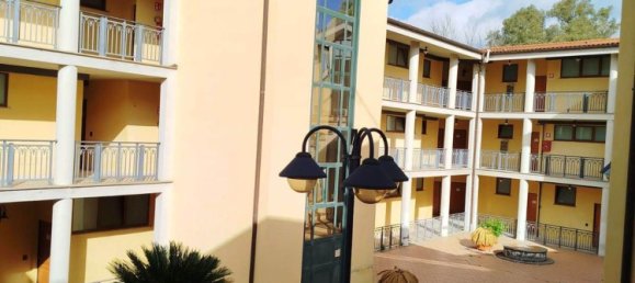 2-salle Appartement à Fiumicino, Italy No. 18190 39