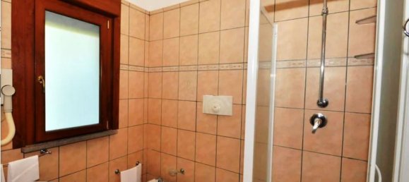 2-salle Appartement à Fiumicino, Italy No. 18190 44