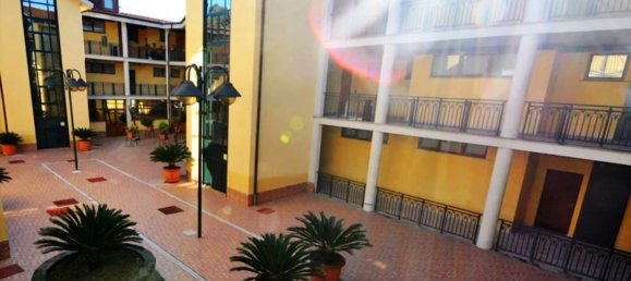 2-salle Appartement à Fiumicino, Italy No. 18190 98