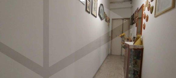 3 rooms Apartment in Bari, Italy No. 40990 4