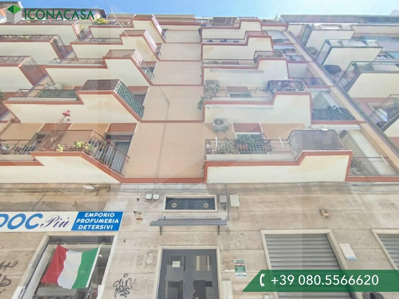 3 rooms Apartment in Bari, Italy No. 40990