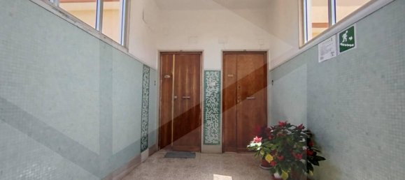 3 rooms Apartment in Bari, Italy No. 40990 3