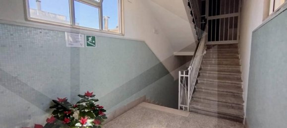 3 rooms Apartment in Bari, Italy No. 40990 2