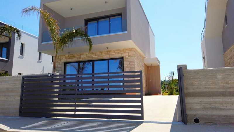 3 bedrooms Commercial property in Chloraka, Cyprus No. 10781