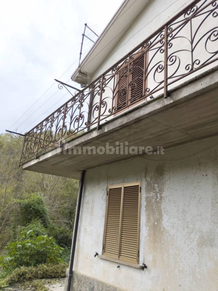 Вилла с 4 спальнями в Лагонегро, Италия № 31860