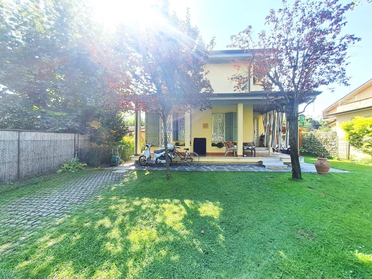 5 rooms Villa in Massa, Italy No. 105322