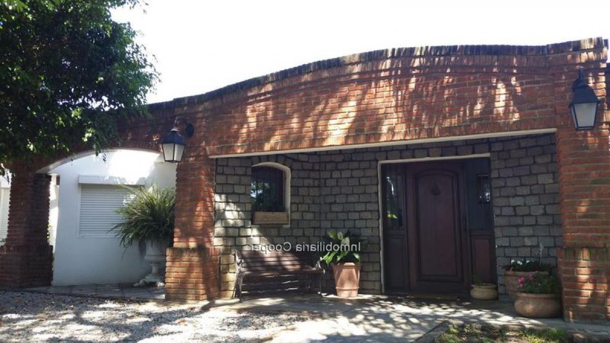 4 bedrooms House in Montevideo, Uruguay No. 2302