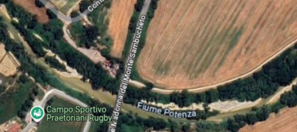 5 rooms Apartment in Montecassiano, Italy No. 96667 4