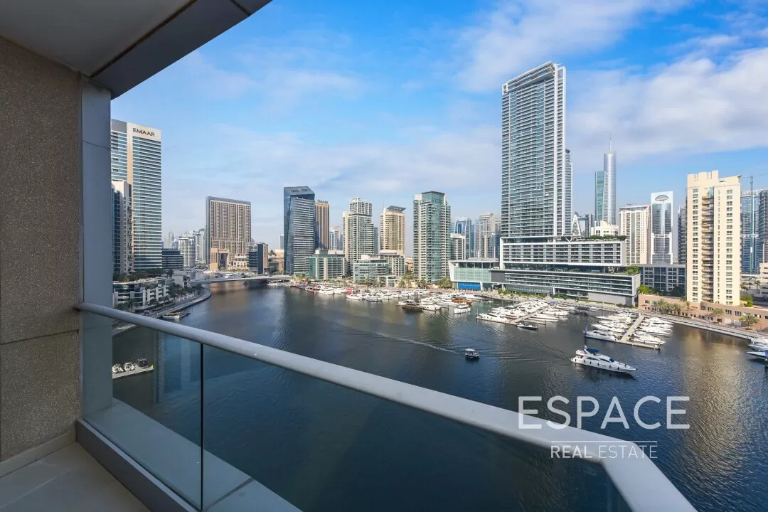 Almacén de 2 dormitorios en Dubai Marina, UAE No. 106067