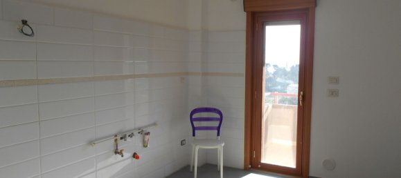 Apartamento de 4 divisões em Messina, Italy N.º 51085 4