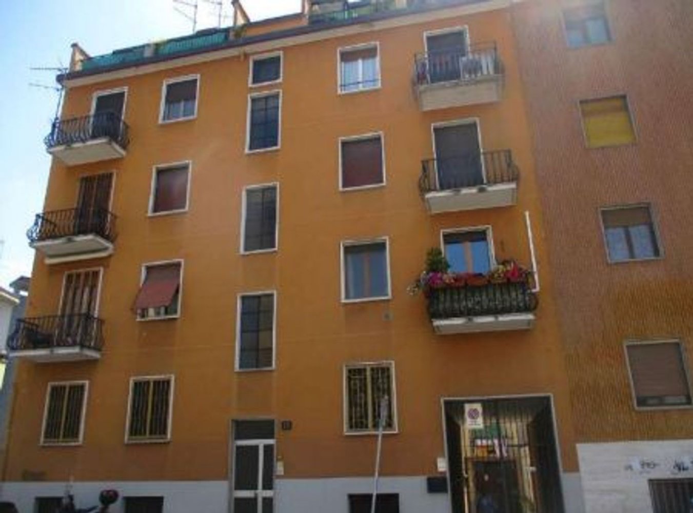 3 rooms Apartment in Milan, Italy No. 246326