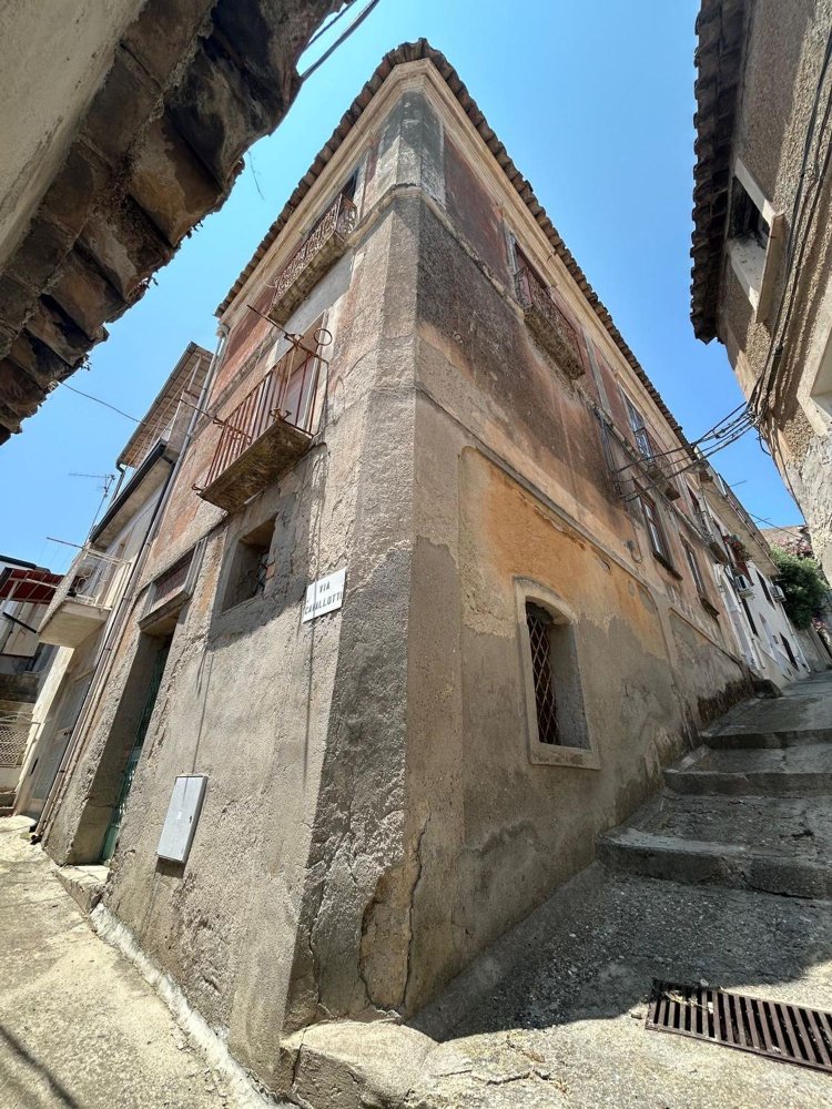 9-Zimmer Haus in Sant'Ilario dello Ionio, Italy, Nr. 288215