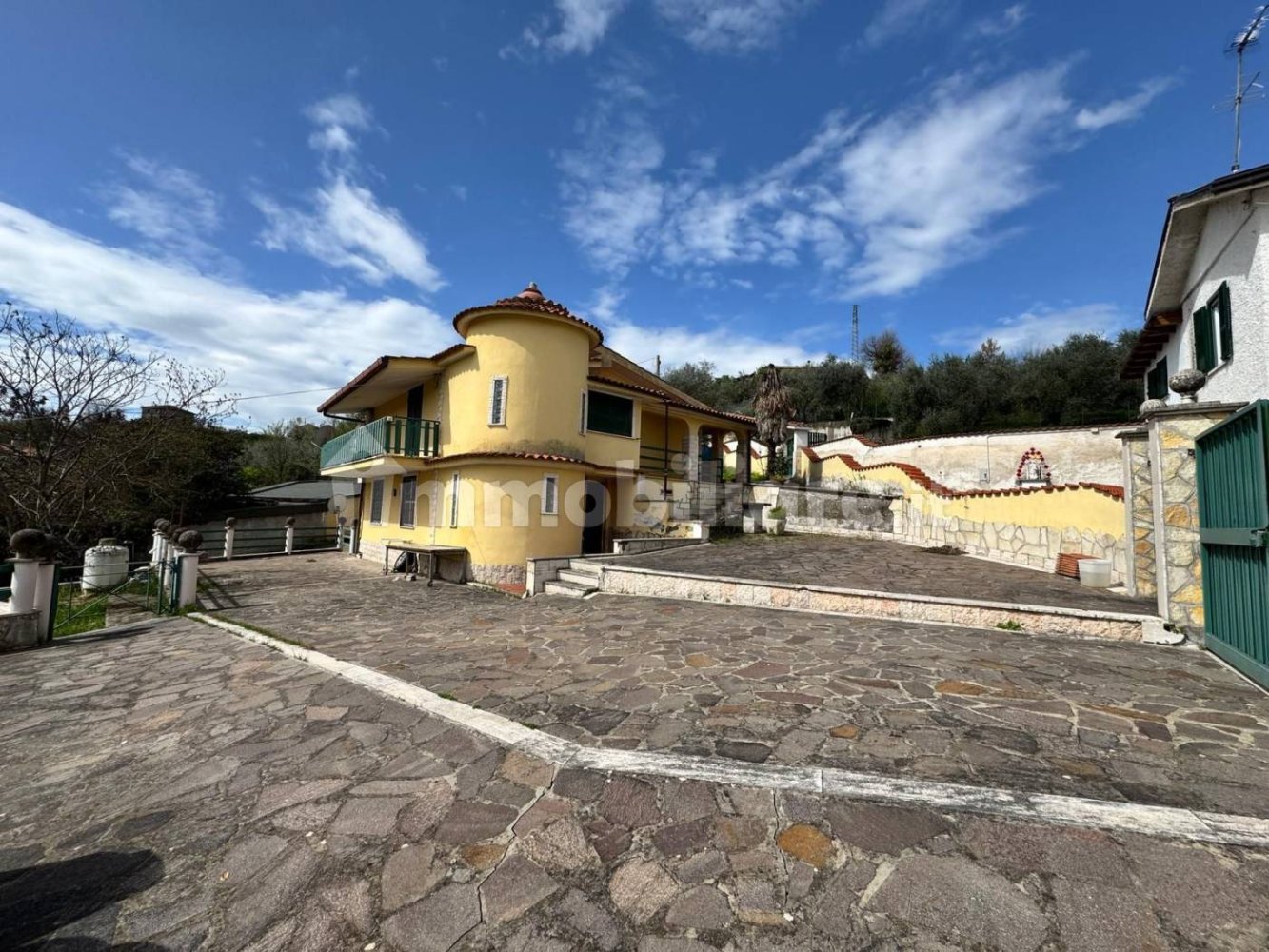 Villa de 3 dormitorios en Veroli, Italy No. 336159