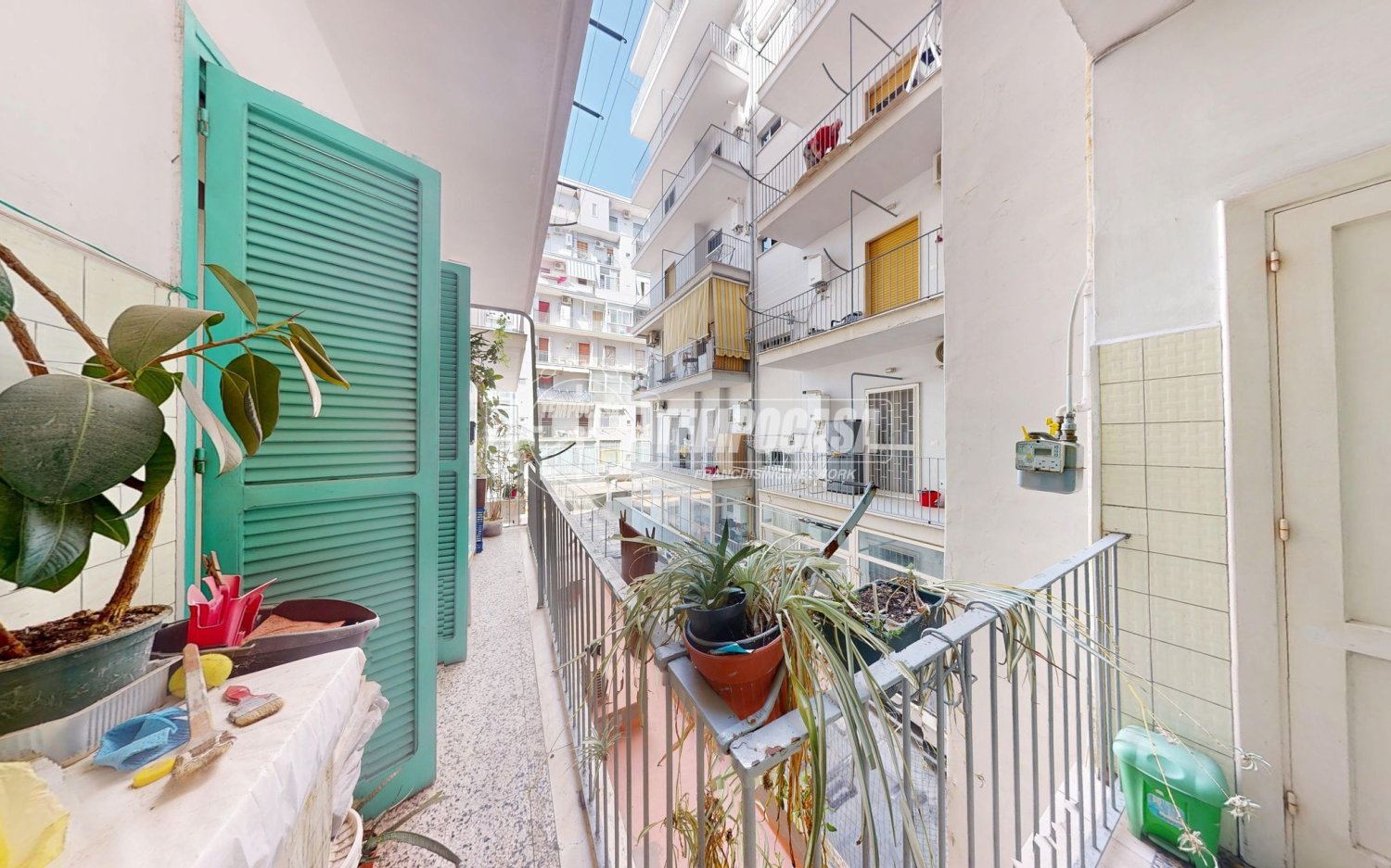 4 rooms Apartment in Bari, Italy No. 258109