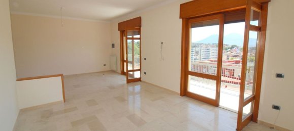 5 rooms Apartment in Naples, Italy No. 295691 4