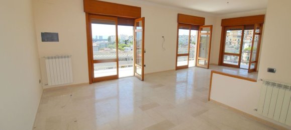 5 rooms Apartment in Naples, Italy No. 295691 2