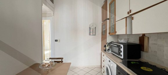 Propiedad comercial de 4 habitaciónes en Bari, Italy No. 26419 20