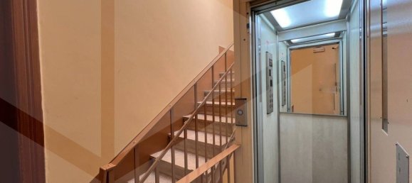 Propiedad comercial de 4 habitaciónes en Bari, Italy No. 26419 42