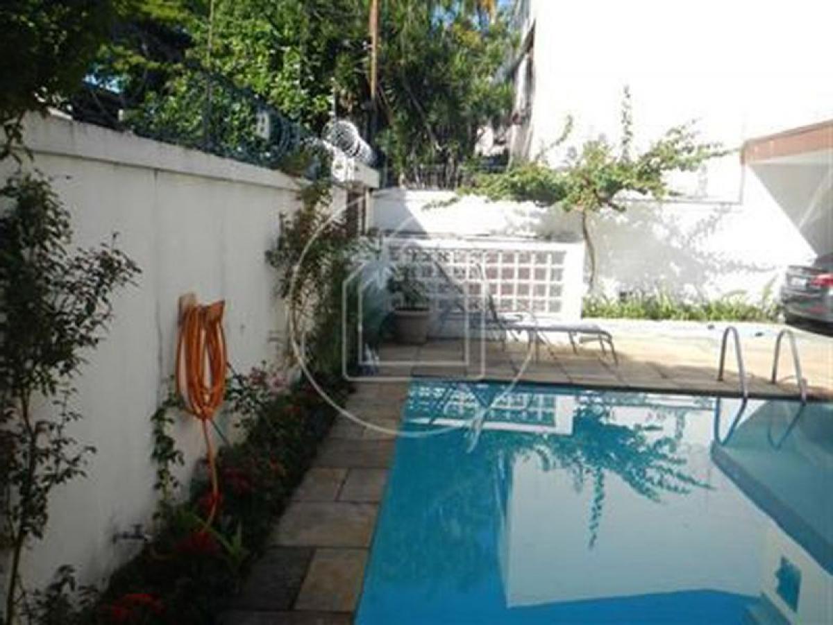 Casa de 3 dormitorios en Sao Paulo, Brazil No. 553335