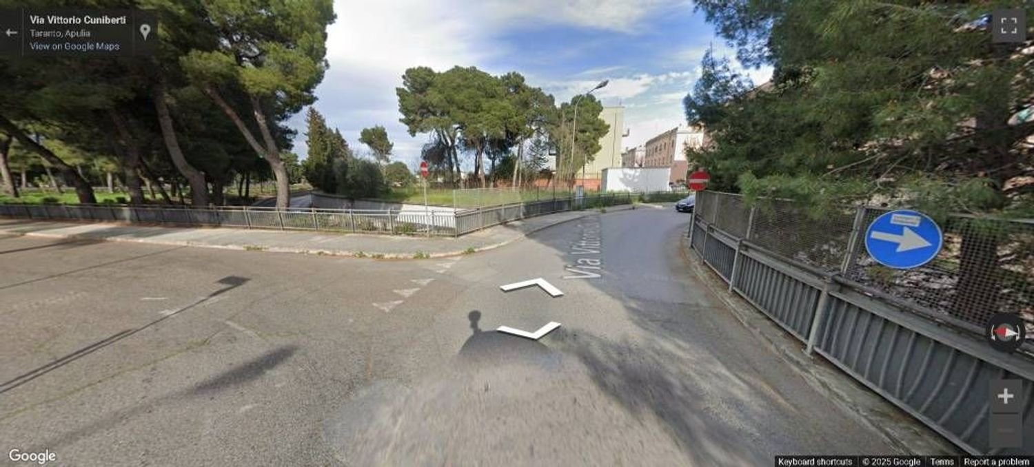 3 rooms Apartment in Taranto, Italy No. 185473