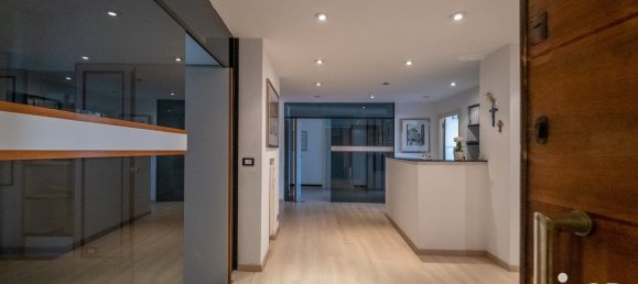 9 chambres Appartement à Genoa, Italy No. 184906 3