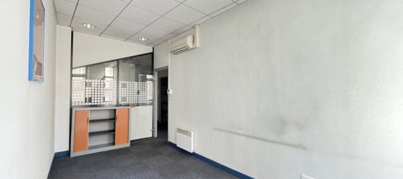 3 bedrooms Building in Confolens, France No. 282310 12